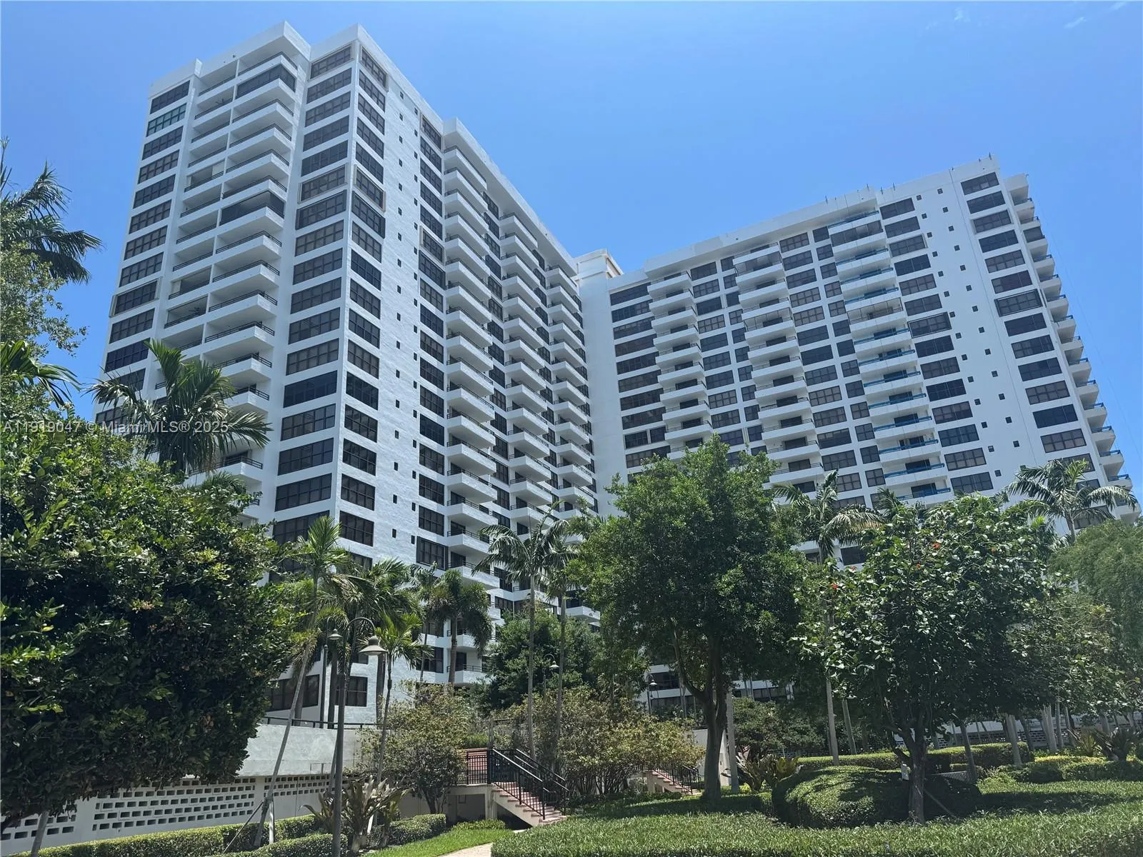 2500 Parkview Dr 1109, Hallandale Beach, Florida 3, Hallandale Beach, Florida 33009, 1 Bedroom Bedrooms, ,1 BathroomBathrooms,Residential,For Sale,2500 Parkview Dr 1109, Hallandale Beach, Florida 3,A11919047