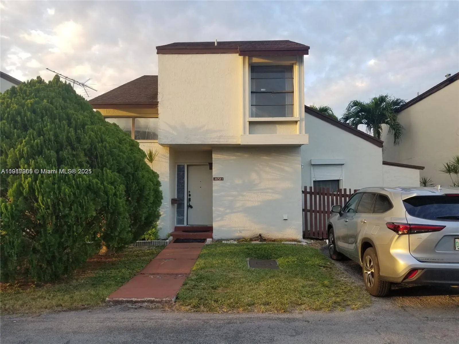 9721 Nw 5 Lane, Miami, Florida 33172, Miami, Florida 33172, 3 Bedrooms Bedrooms, ,2 BathroomsBathrooms,Residential,For Sale,9721 Nw 5 Lane, Miami, Florida 33172,A11917365