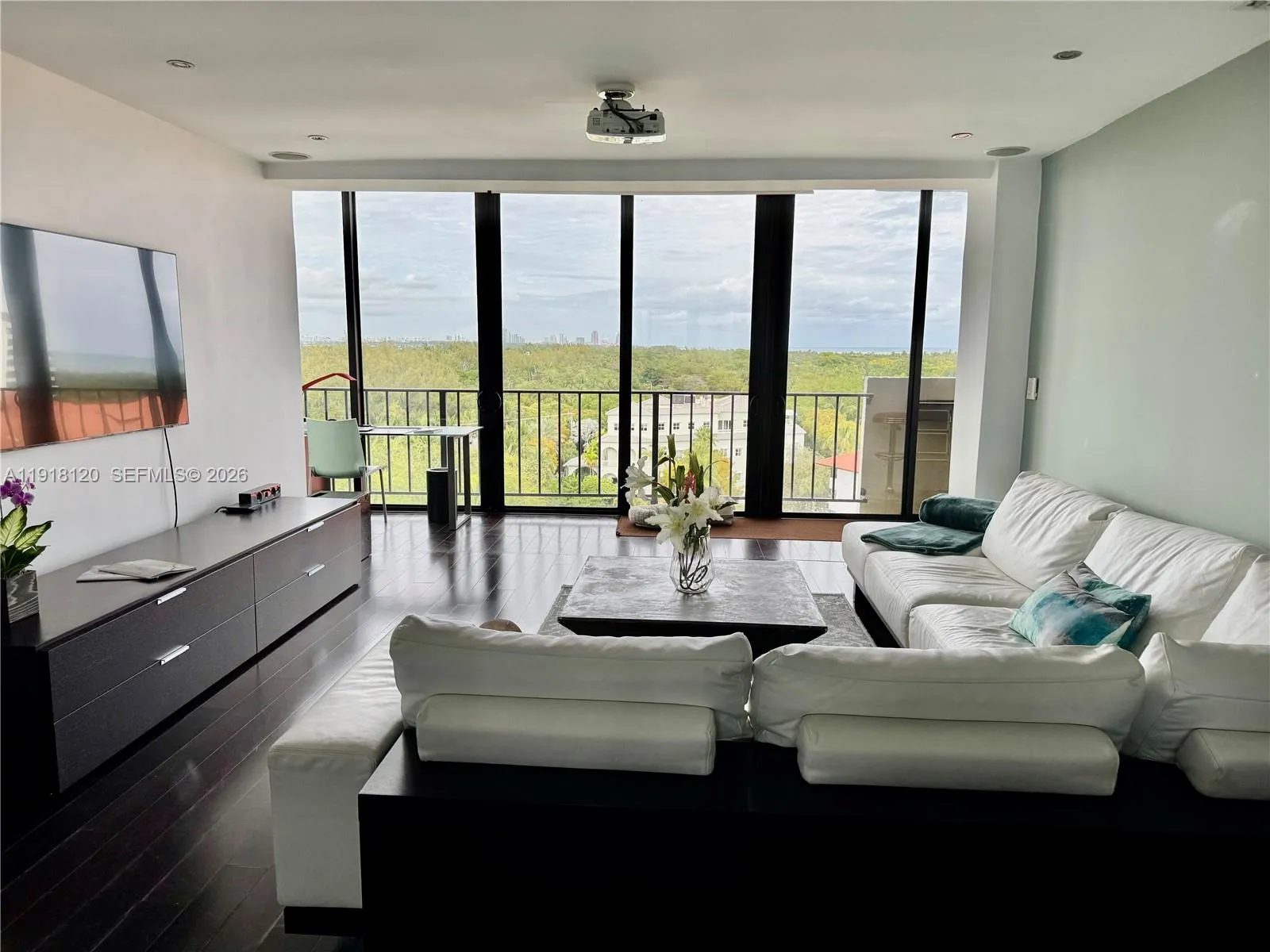 77 Crandon Blvd 10a, Key Biscayne, Florida 33149, Key Biscayne, Florida 33149, 2 Bedrooms Bedrooms, ,2 BathroomsBathrooms,Residential Lease,For Rent,77 Crandon Blvd 10a, Key Biscayne, Florida 33149,A11918120