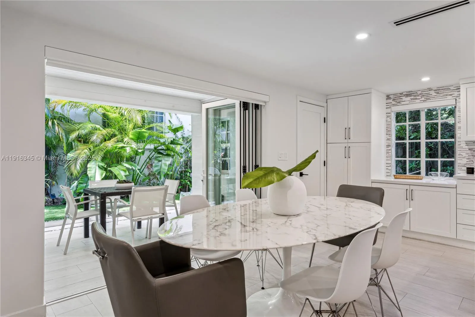 1231 15th Ter 5, Miami Beach, Florida 33139, Miami Beach, Florida 33139, 4 Bedrooms Bedrooms, ,3 BathroomsBathrooms,Residential,For Sale,1231 15th Ter 5, Miami Beach, Florida 33139,A11916345