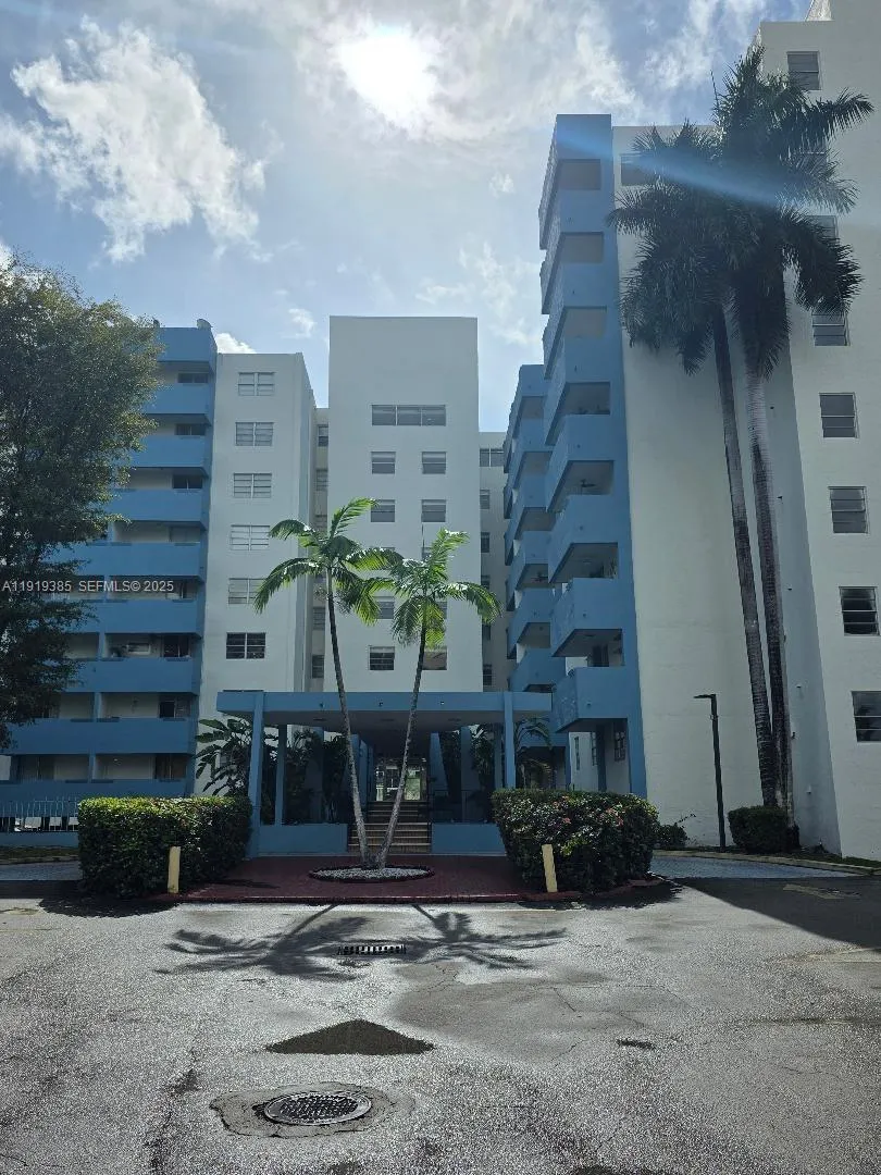5050 Nw 7th St 504, Miami, Florida 33126, Miami, Florida 33126, 2 Bedrooms Bedrooms, ,2 BathroomsBathrooms,Residential Lease,For Rent,5050 Nw 7th St 504, Miami, Florida 33126,A11919385