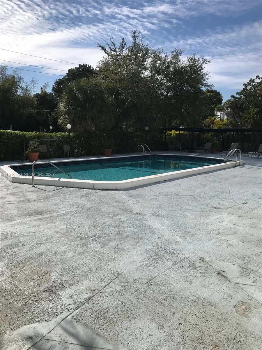 16950 W Dixie Hwy A631 Hwy 631, North Miami Beach, North Miami Beach, Florida 33160, 1 Bedroom Bedrooms, ,1 BathroomBathrooms,Residential Lease,For Rent,16950 W Dixie Hwy A631 Hwy 631, North Miami Beach,A11919400