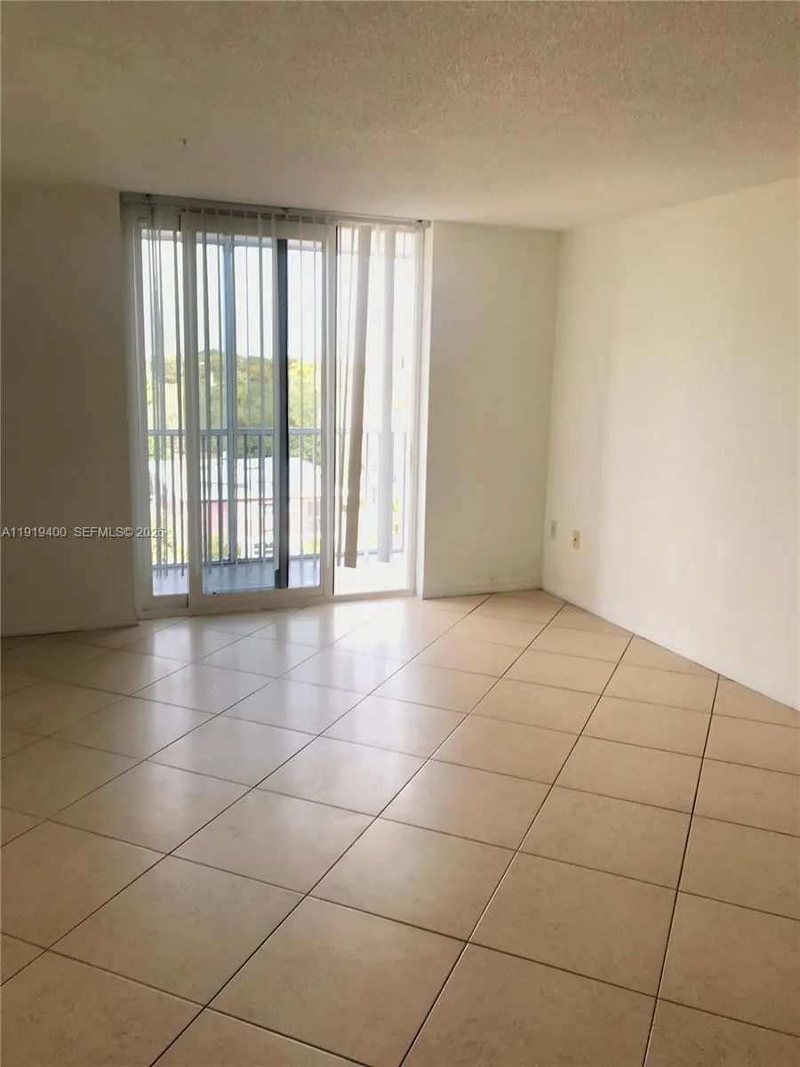 16950 W Dixie Hwy A631 Hwy 631, North Miami Beach, North Miami Beach, Florida 33160, 1 Bedroom Bedrooms, ,1 BathroomBathrooms,Residential Lease,For Rent,16950 W Dixie Hwy A631 Hwy 631, North Miami Beach,A11919400