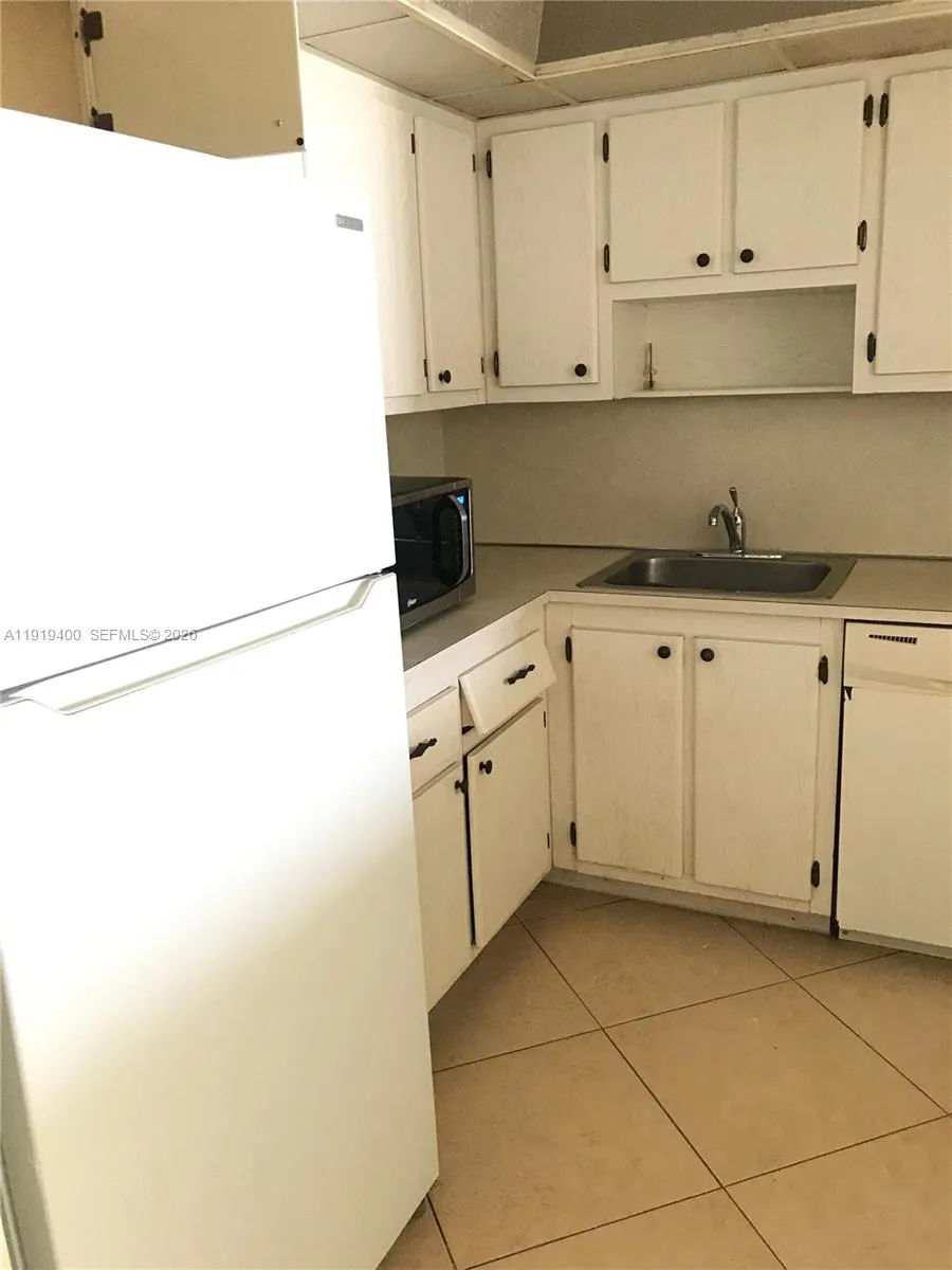 16950 W Dixie Hwy A631 Hwy 631, North Miami Beach, North Miami Beach, Florida 33160, 1 Bedroom Bedrooms, ,1 BathroomBathrooms,Residential Lease,For Rent,16950 W Dixie Hwy A631 Hwy 631, North Miami Beach,A11919400