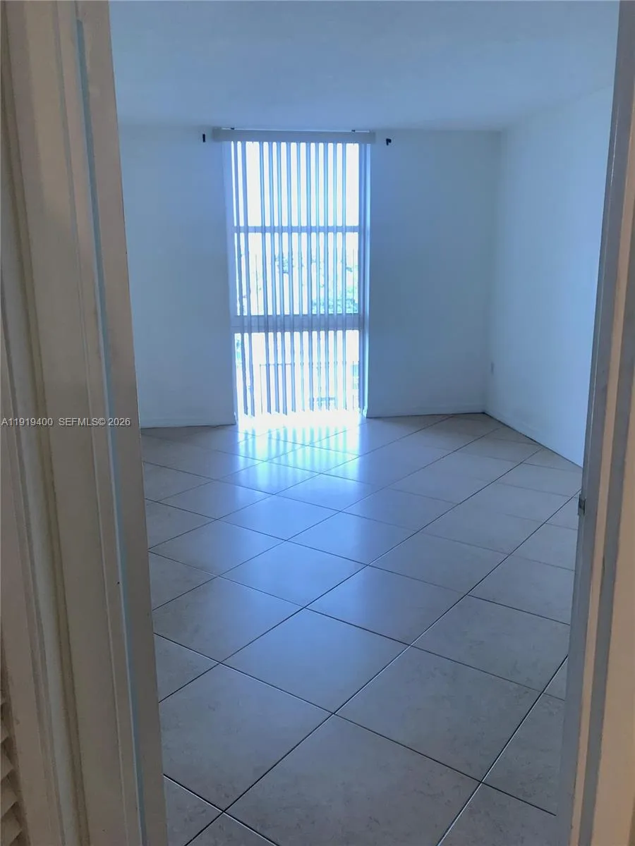 16950 W Dixie Hwy A631 Hwy 631, North Miami Beach, North Miami Beach, Florida 33160, 1 Bedroom Bedrooms, ,1 BathroomBathrooms,Residential Lease,For Rent,16950 W Dixie Hwy A631 Hwy 631, North Miami Beach,A11919400