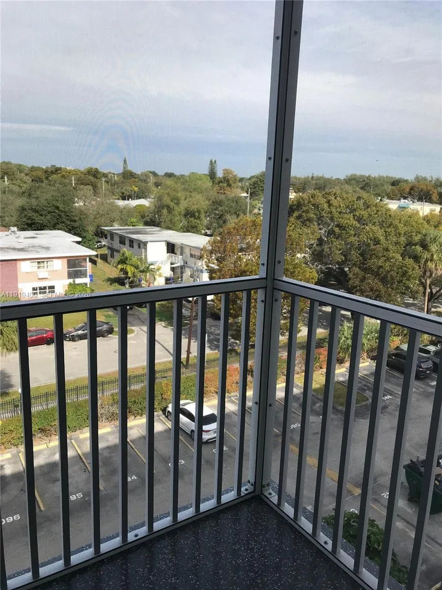 16950 W Dixie Hwy A631 Hwy 631, North Miami Beach, North Miami Beach, Florida 33160, 1 Bedroom Bedrooms, ,1 BathroomBathrooms,Residential Lease,For Rent,16950 W Dixie Hwy A631 Hwy 631, North Miami Beach,A11919400