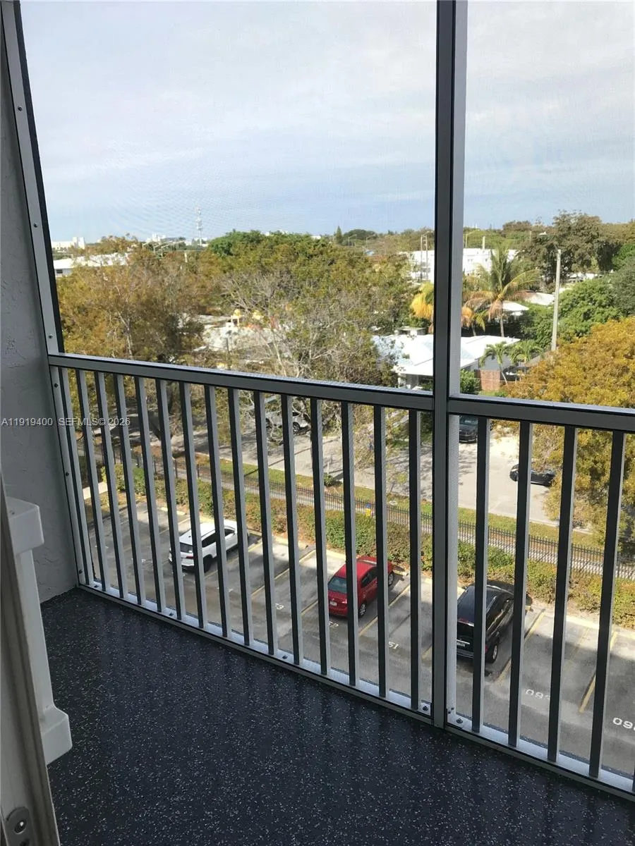 16950 W Dixie Hwy A631 Hwy 631, North Miami Beach, North Miami Beach, Florida 33160, 1 Bedroom Bedrooms, ,1 BathroomBathrooms,Residential Lease,For Rent,16950 W Dixie Hwy A631 Hwy 631, North Miami Beach,A11919400