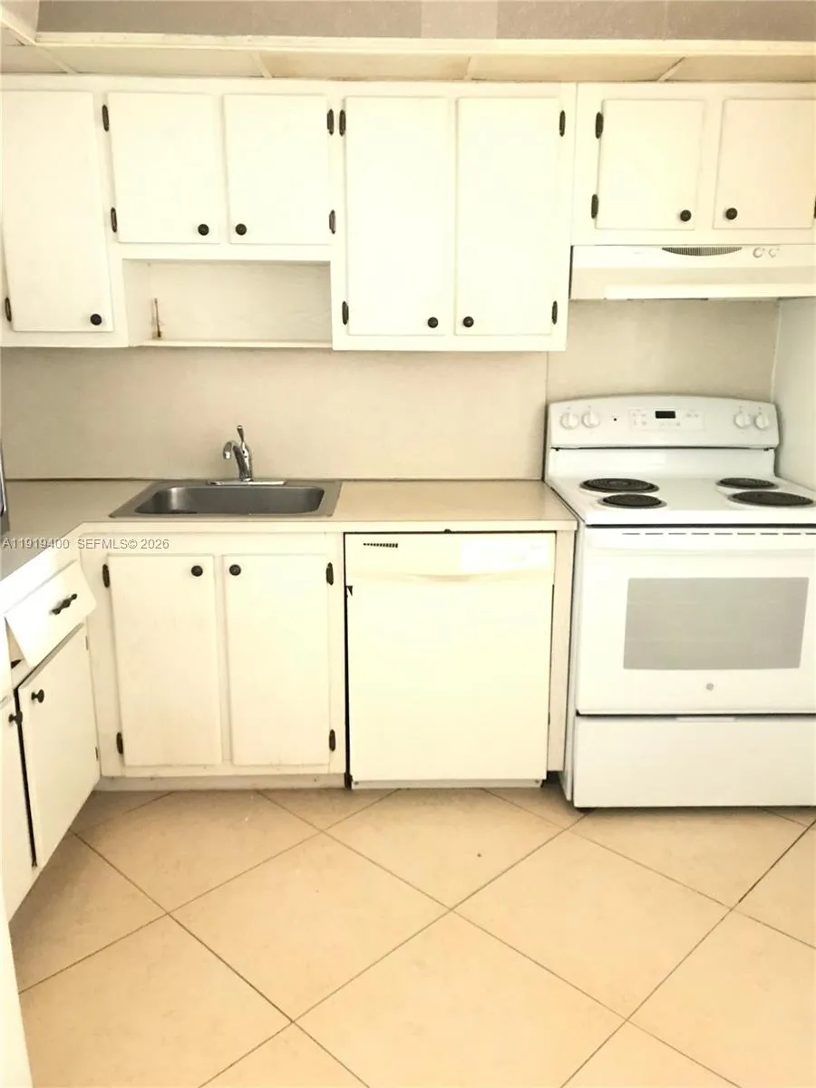 16950 W Dixie Hwy A631 Hwy 631, North Miami Beach, North Miami Beach, Florida 33160, 1 Bedroom Bedrooms, ,1 BathroomBathrooms,Residential Lease,For Rent,16950 W Dixie Hwy A631 Hwy 631, North Miami Beach,A11919400