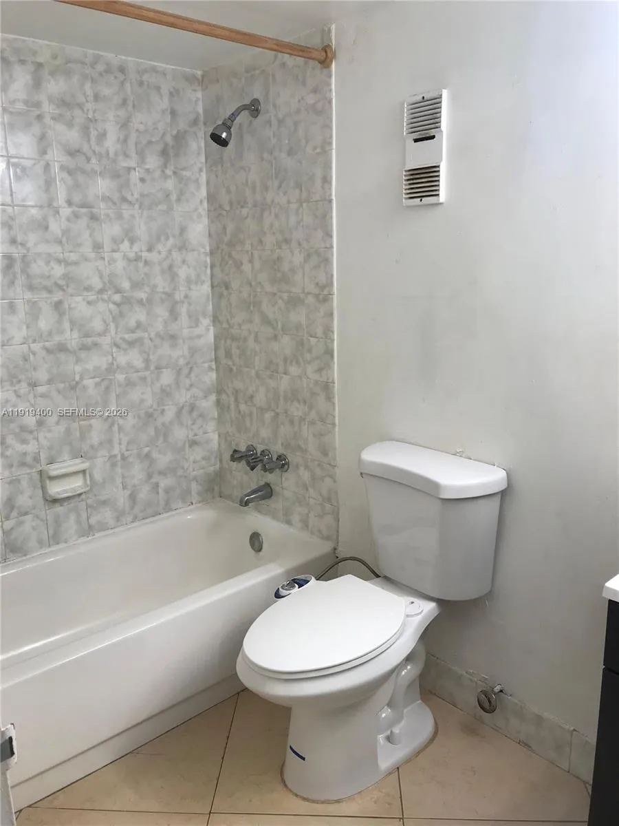 16950 W Dixie Hwy A631 Hwy 631, North Miami Beach, North Miami Beach, Florida 33160, 1 Bedroom Bedrooms, ,1 BathroomBathrooms,Residential Lease,For Rent,16950 W Dixie Hwy A631 Hwy 631, North Miami Beach,A11919400