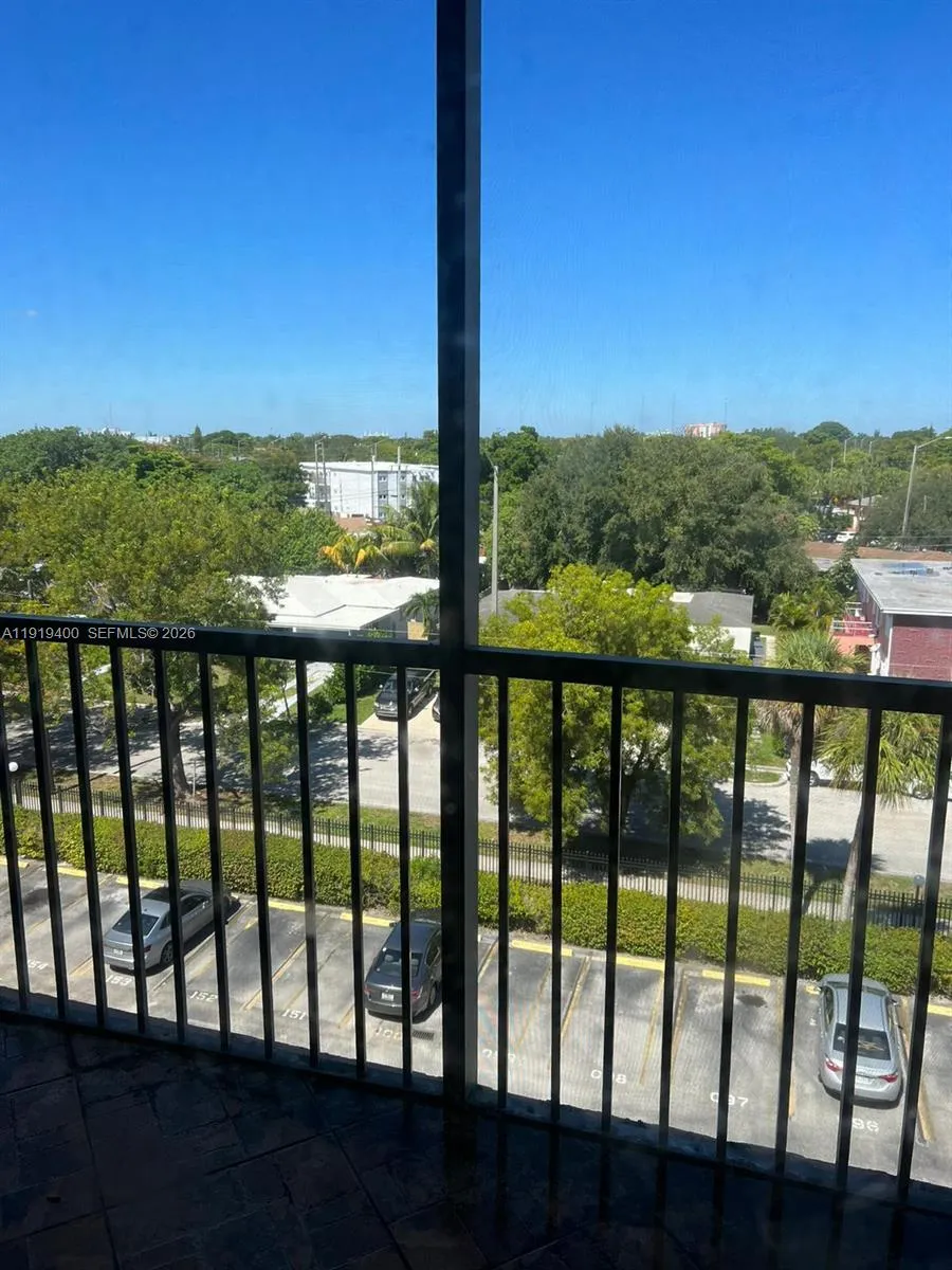 16950 W Dixie Hwy A631 Hwy 631, North Miami Beach, North Miami Beach, Florida 33160, 1 Bedroom Bedrooms, ,1 BathroomBathrooms,Residential Lease,For Rent,16950 W Dixie Hwy A631 Hwy 631, North Miami Beach,A11919400