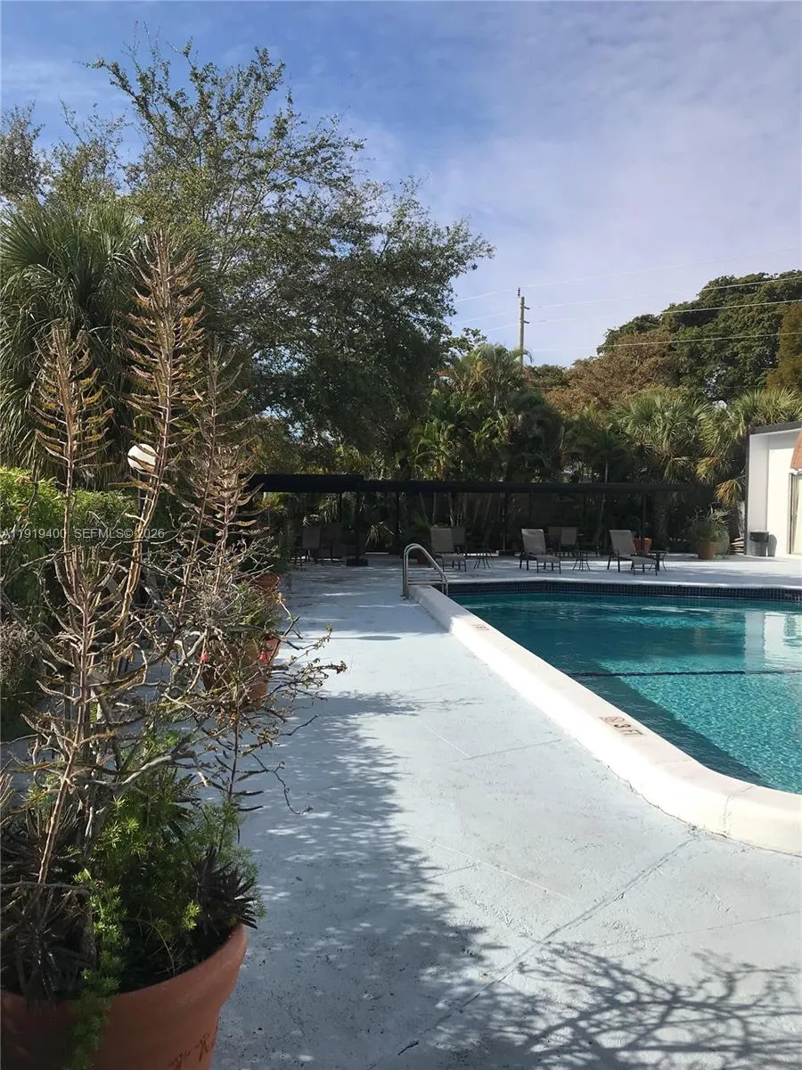 16950 W Dixie Hwy A631 Hwy 631, North Miami Beach, North Miami Beach, Florida 33160, 1 Bedroom Bedrooms, ,1 BathroomBathrooms,Residential Lease,For Rent,16950 W Dixie Hwy A631 Hwy 631, North Miami Beach,A11919400