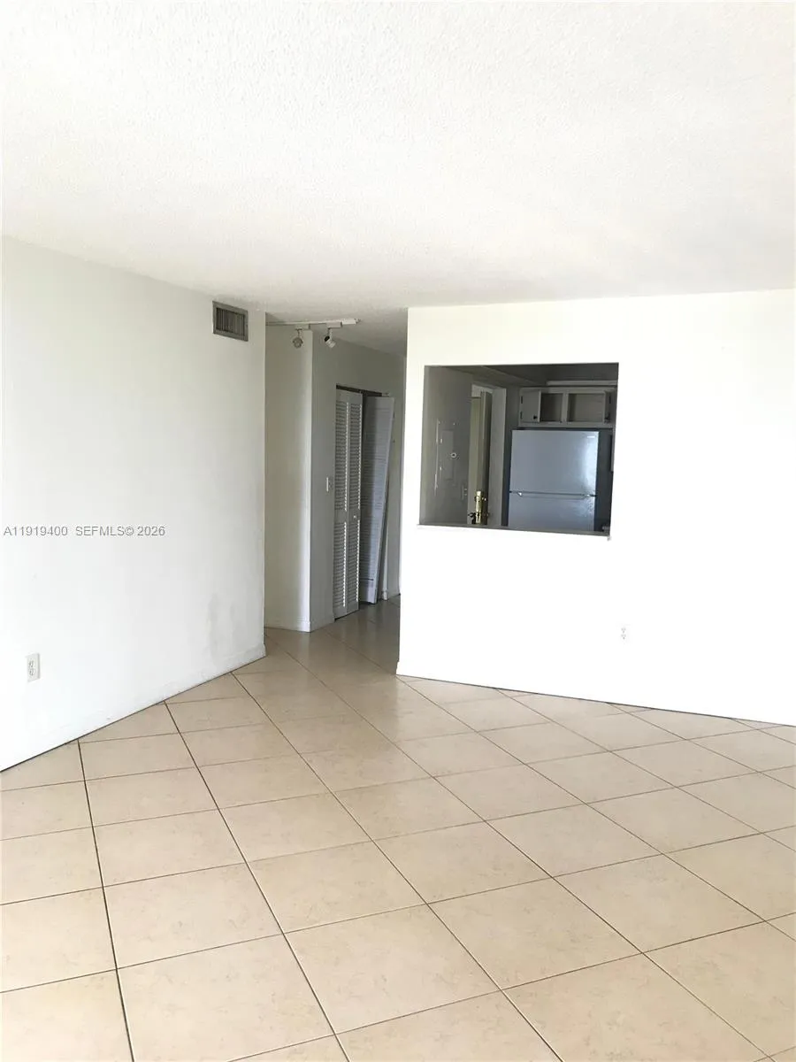 16950 W Dixie Hwy A631 Hwy 631, North Miami Beach, North Miami Beach, Florida 33160, 1 Bedroom Bedrooms, ,1 BathroomBathrooms,Residential Lease,For Rent,16950 W Dixie Hwy A631 Hwy 631, North Miami Beach,A11919400