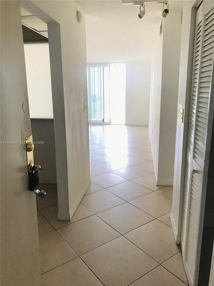 16950 W Dixie Hwy A631 Hwy 631, North Miami Beach, North Miami Beach, Florida 33160, 1 Bedroom Bedrooms, ,1 BathroomBathrooms,Residential Lease,For Rent,16950 W Dixie Hwy A631 Hwy 631, North Miami Beach,A11919400