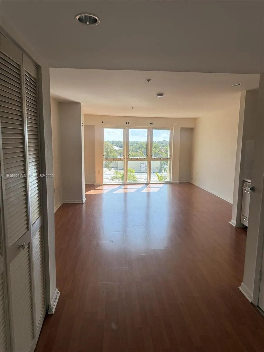 5703 Sw 72nd St 5777, South Miami, Florida 33143, South Miami, Florida 33143, ,1 BathroomBathrooms,Residential Lease,For Rent,5703 Sw 72nd St 5777, South Miami, Florida 33143,A11919556