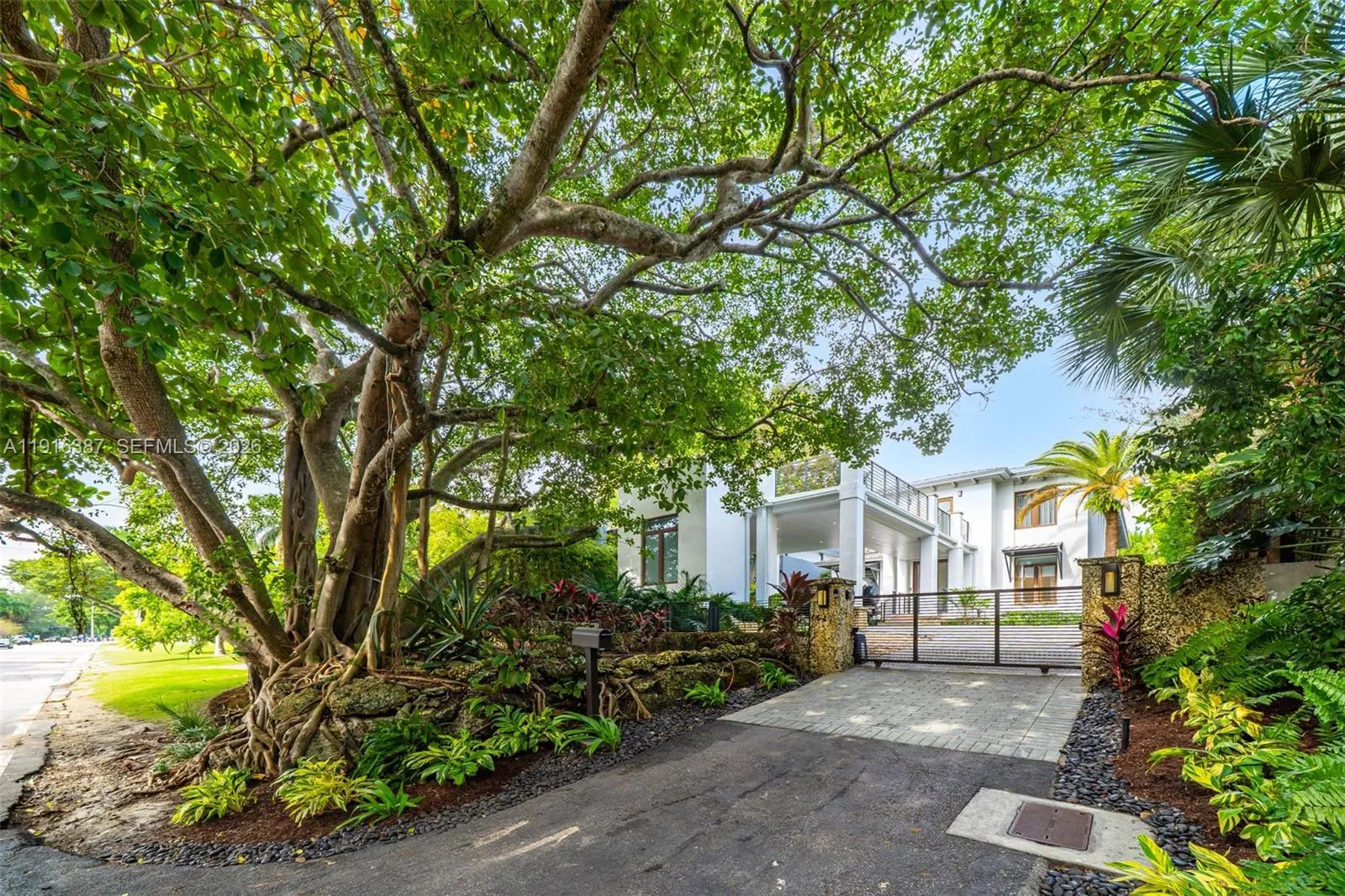 1621 S Bayshore Dr, Miami, Florida 33133, Miami, Florida 33133, 5 Bedrooms Bedrooms, ,5 BathroomsBathrooms,Residential,For Sale,1621 S Bayshore Dr, Miami, Florida 33133,A11916387