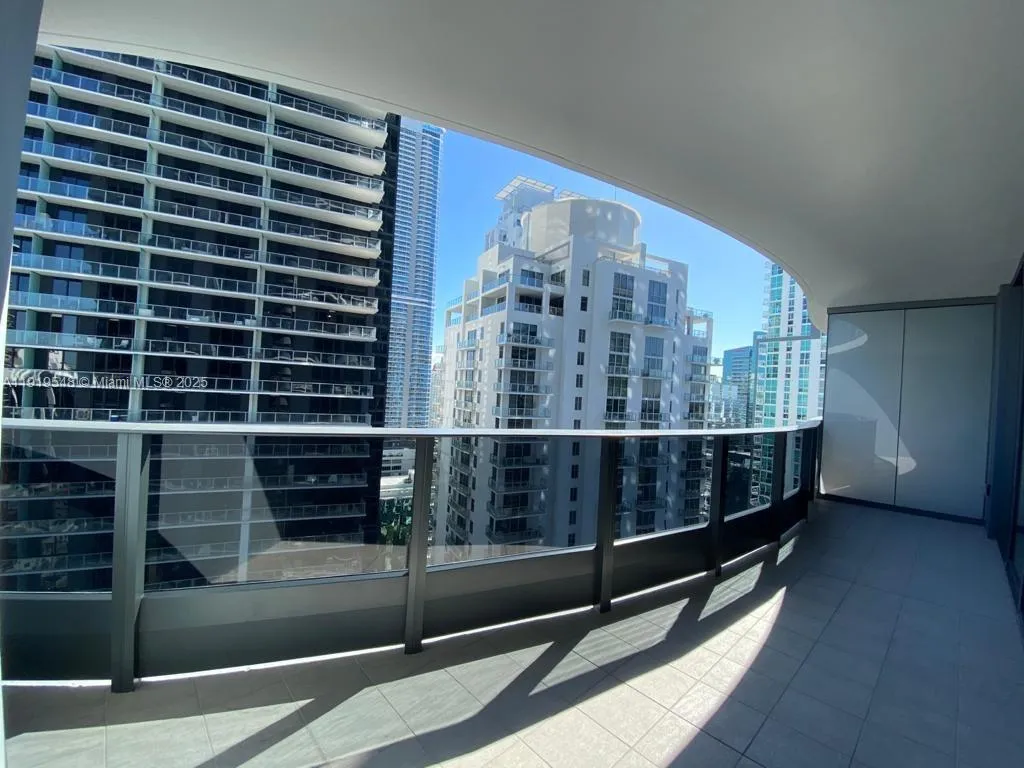 1000 Brickell Plz 3207, Miami, Florida 33131, Miami, Florida 33131, 1 Bedroom Bedrooms, ,2 BathroomsBathrooms,Residential,For Sale,1000 Brickell Plz 3207, Miami, Florida 33131,A11919548