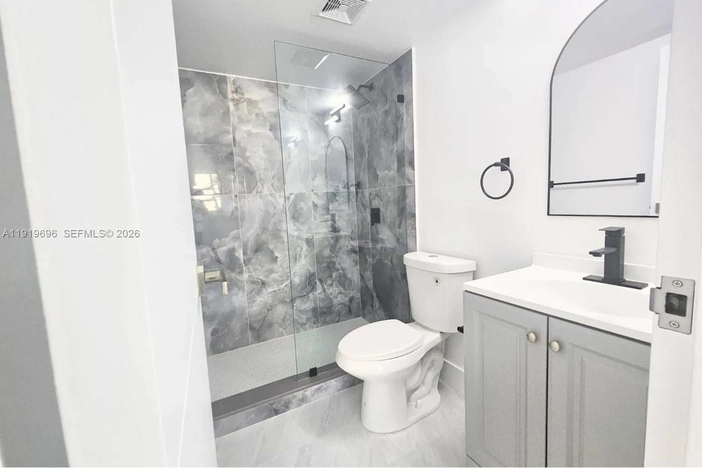 333 Nw 17th Ct 203b, Fort Lauderdale, Florida 3331, Fort Lauderdale, Florida 33311, 2 Bedrooms Bedrooms, ,2 BathroomsBathrooms,Residential,For Sale,333 Nw 17th Ct 203b, Fort Lauderdale, Florida 3331,A11919696