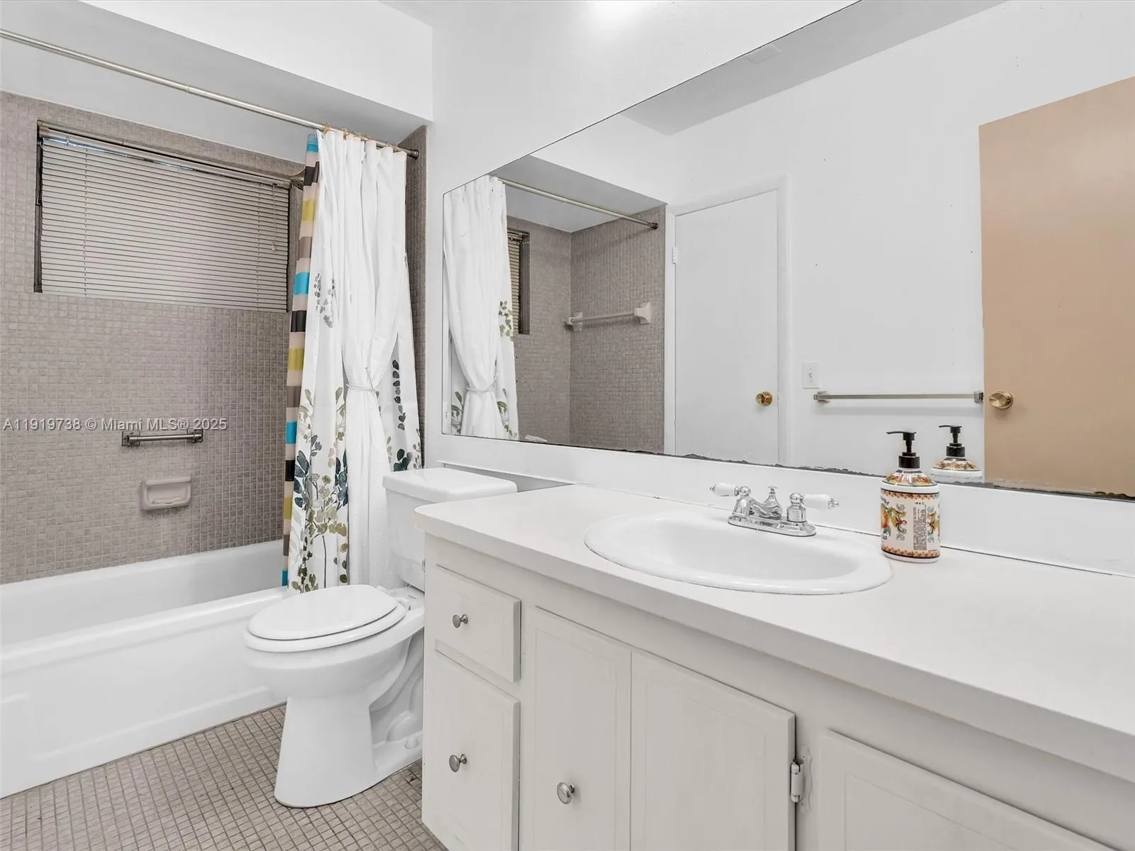 5102 Nw 36th St 607, Lauderdale Lakes, Florida 333, Lauderdale Lakes, Florida 33319, 1 Bedroom Bedrooms, ,1 BathroomBathrooms,Residential,For Sale,5102 Nw 36th St 607, Lauderdale Lakes, Florida 333,A11919738