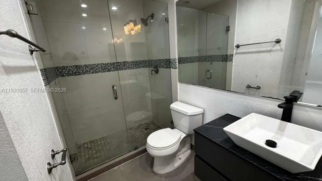 907 Ne 199th St 204, Miami, Florida 33179, Miami, Florida 33179, 2 Bedrooms Bedrooms, ,2 BathroomsBathrooms,Residential Lease,For Rent,907 Ne 199th St 204, Miami, Florida 33179,A11920957