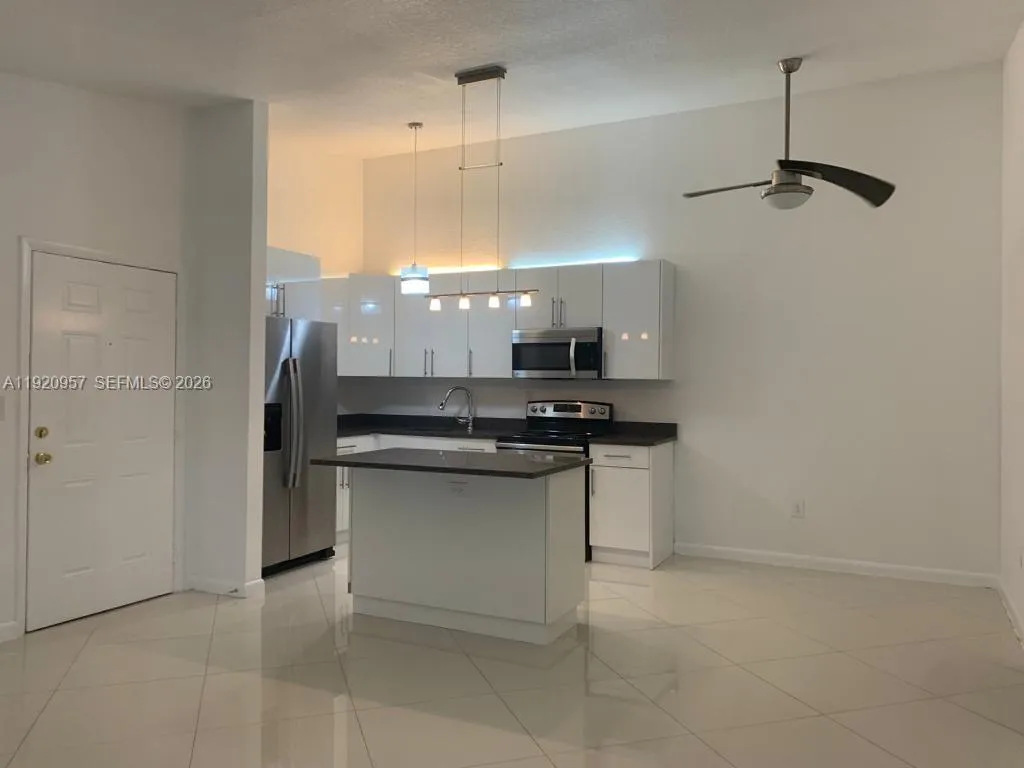 907 Ne 199th St 204, Miami, Florida 33179, Miami, Florida 33179, 2 Bedrooms Bedrooms, ,2 BathroomsBathrooms,Residential Lease,For Rent,907 Ne 199th St 204, Miami, Florida 33179,A11920957
