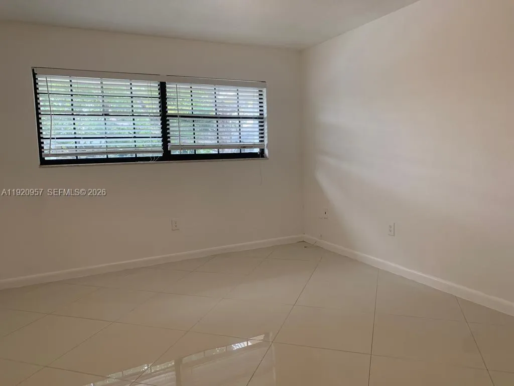 907 Ne 199th St 204, Miami, Florida 33179, Miami, Florida 33179, 2 Bedrooms Bedrooms, ,2 BathroomsBathrooms,Residential Lease,For Rent,907 Ne 199th St 204, Miami, Florida 33179,A11920957