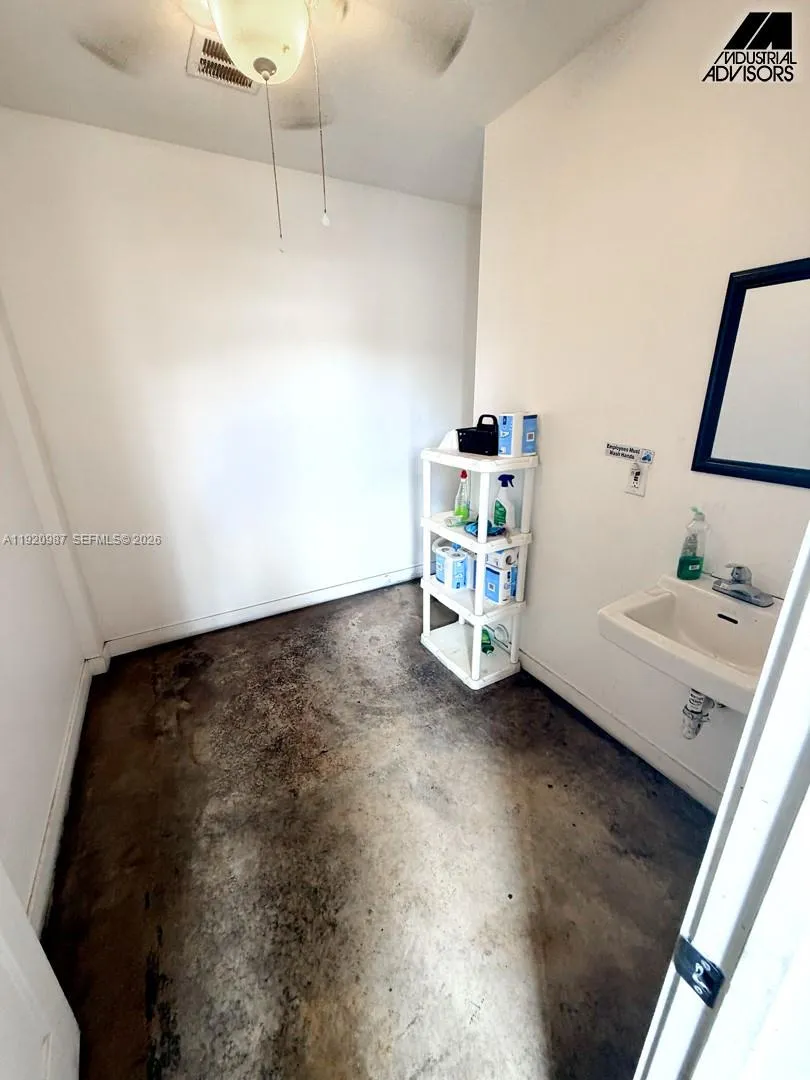 8115 Nw 98th St, Hialeah Gardens, Florida 33016, Hialeah Gardens, Florida 33016, ,Commercial Lease,For Rent,8115 Nw 98th St, Hialeah Gardens, Florida 33016,A11920987