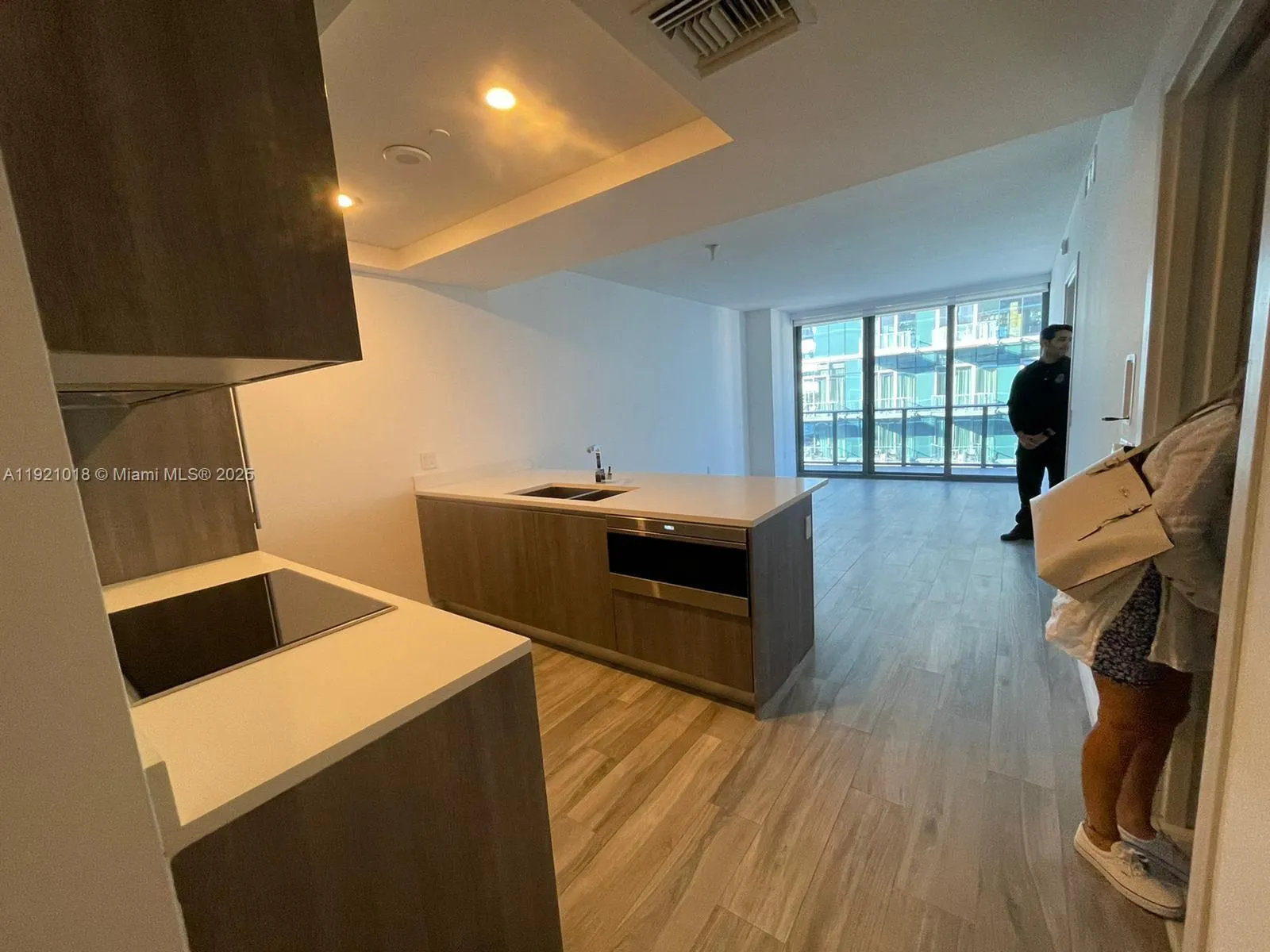 805 S Miami Ave 4007, Miami, Florida 33130, Miami, Florida 33130, 1 Bedroom Bedrooms, ,2 BathroomsBathrooms,Residential Lease,For Rent,805 S Miami Ave 4007, Miami, Florida 33130,A11921018