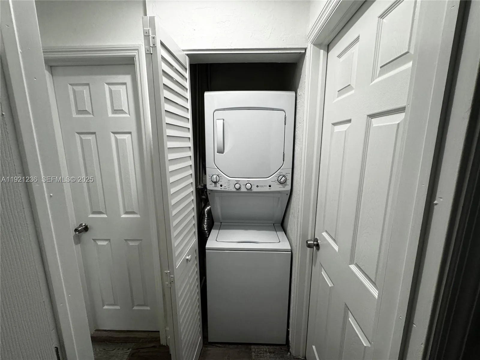 2034 Ne Taylor St, Hollywood, Florida 33020, Hollywood, Florida 33020, ,Residential Income,For Sale,2034 Ne Taylor St, Hollywood, Florida 33020,A11921236