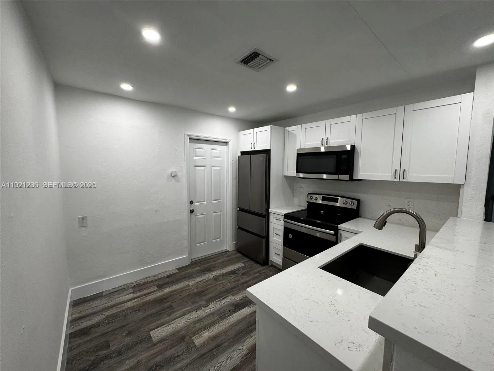 2034 Ne Taylor St, Hollywood, Florida 33020, Hollywood, Florida 33020, ,Residential Income,For Sale,2034 Ne Taylor St, Hollywood, Florida 33020,A11921236