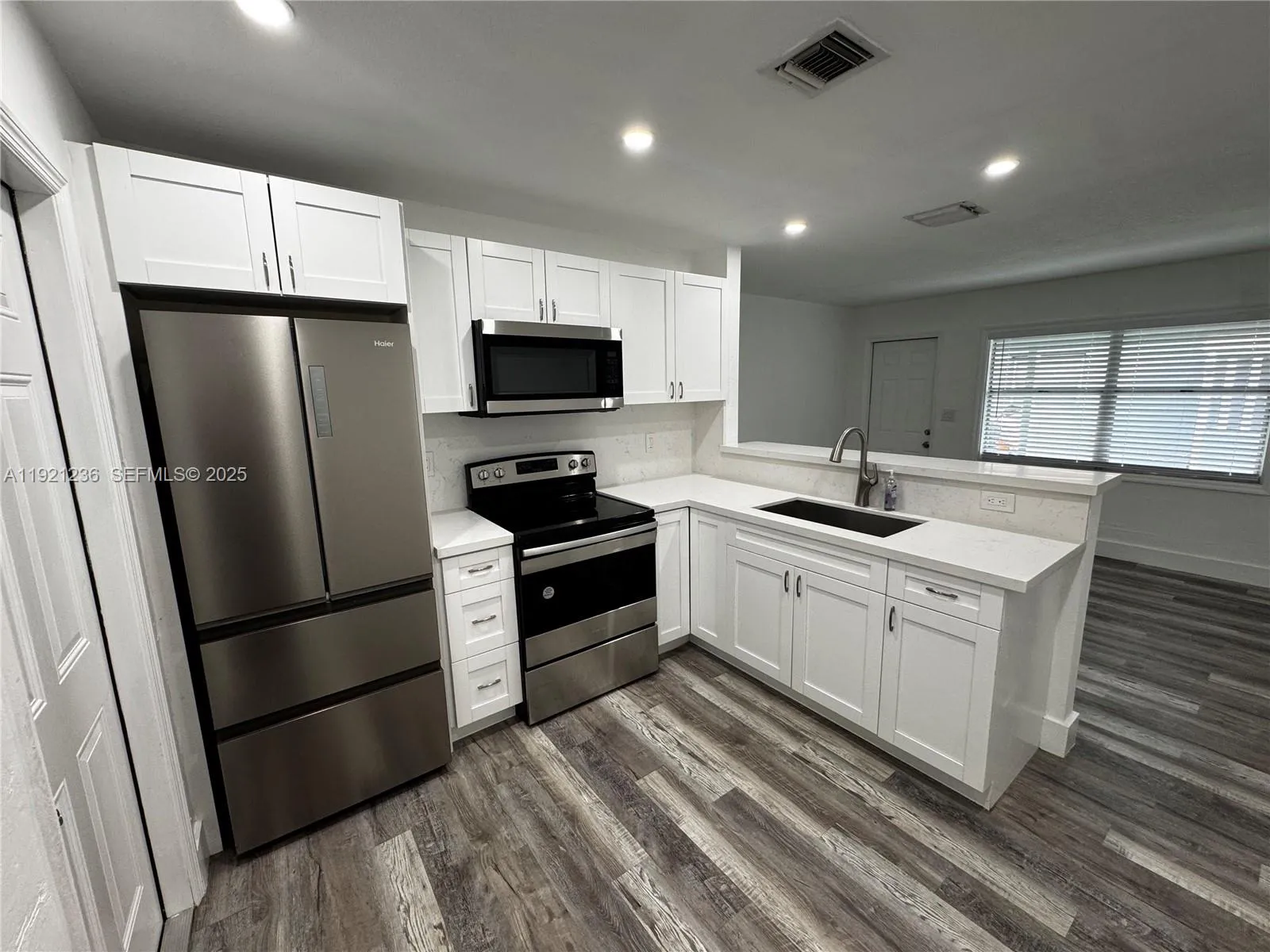 2034 Ne Taylor St, Hollywood, Florida 33020, Hollywood, Florida 33020, ,Residential Income,For Sale,2034 Ne Taylor St, Hollywood, Florida 33020,A11921236