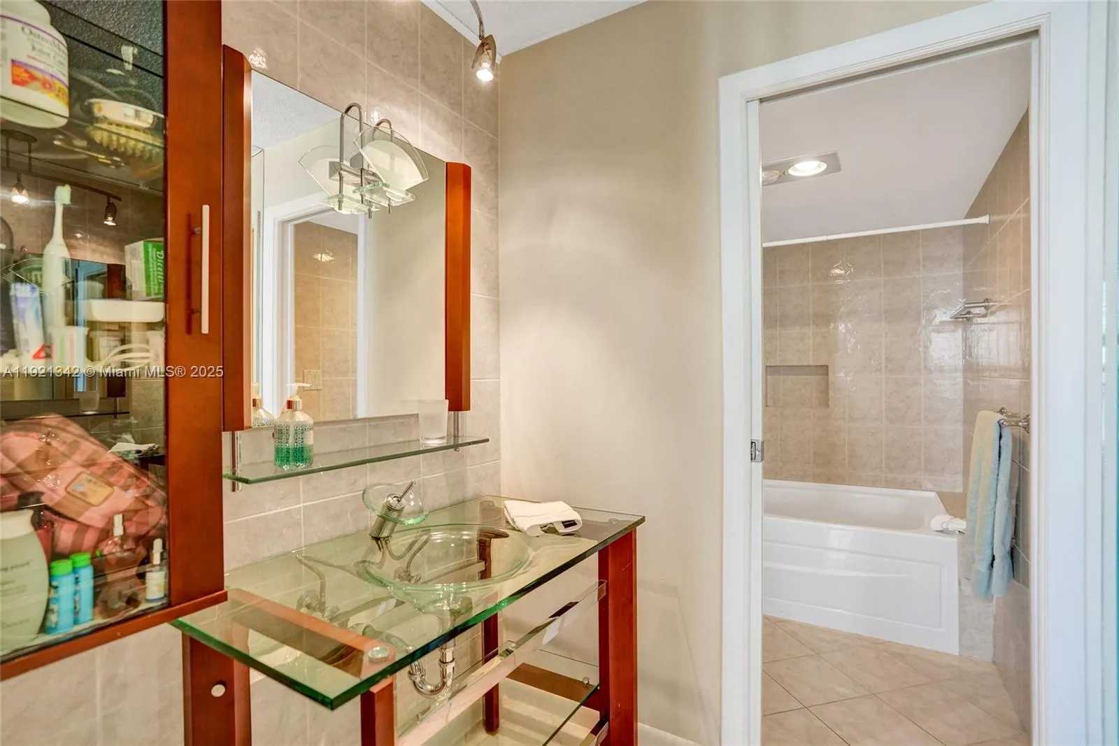 510 N Ocean Blvd 308, Pompano Beach, Florida 33062, Pompano Beach, Florida 33062, 2 Bedrooms Bedrooms, ,2 BathroomsBathrooms,Residential,For Sale,510 N Ocean Blvd 308, Pompano Beach, Florida 33062,A11921342