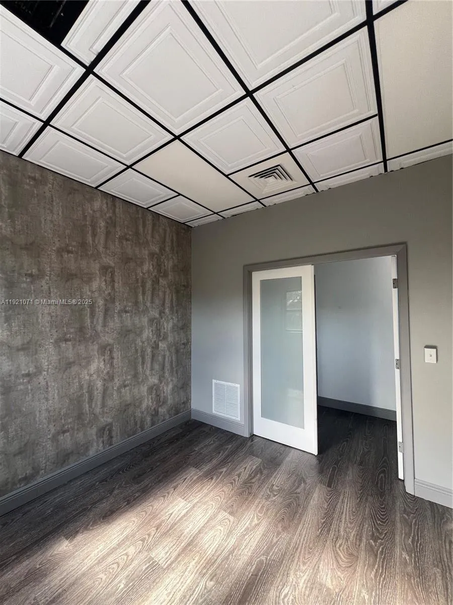 24 East Oakland Park Boulevard 24, Wilton Manors, Wilton Manors, Florida 33334, ,Commercial Lease,For Rent,24 East Oakland Park Boulevard 24, Wilton Manors, ,A11921071