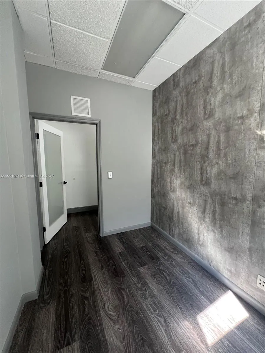 24 East Oakland Park Boulevard 24, Wilton Manors, Wilton Manors, Florida 33334, ,Commercial Lease,For Rent,24 East Oakland Park Boulevard 24, Wilton Manors, ,A11921071