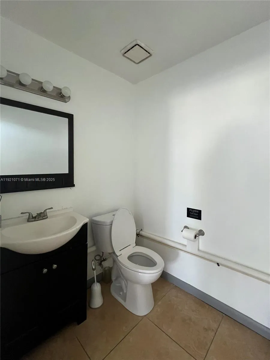 24 East Oakland Park Boulevard 24, Wilton Manors, Wilton Manors, Florida 33334, ,Commercial Lease,For Rent,24 East Oakland Park Boulevard 24, Wilton Manors, ,A11921071