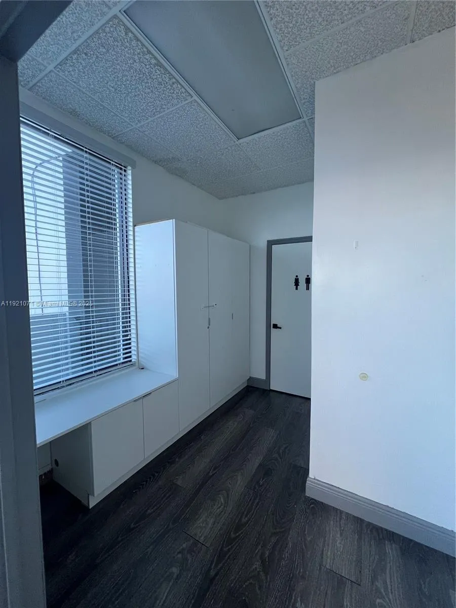 24 East Oakland Park Boulevard 24, Wilton Manors, Wilton Manors, Florida 33334, ,Commercial Lease,For Rent,24 East Oakland Park Boulevard 24, Wilton Manors, ,A11921071