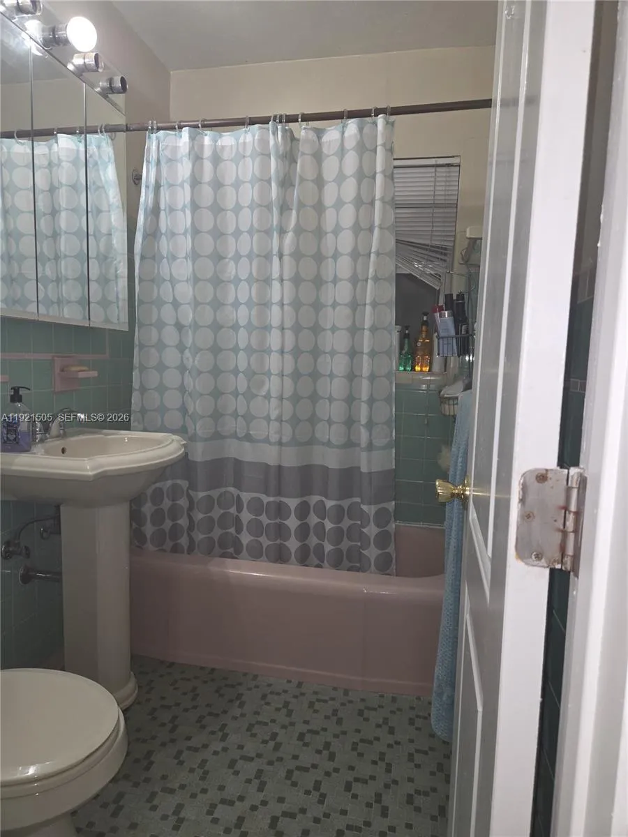561 Nw 190th St, Miami Gardens, Florida 33169, Miami Gardens, Florida 33169, 3 Bedrooms Bedrooms, ,2 BathroomsBathrooms,Residential,For Sale,561 Nw 190th St, Miami Gardens, Florida 33169,A11921505