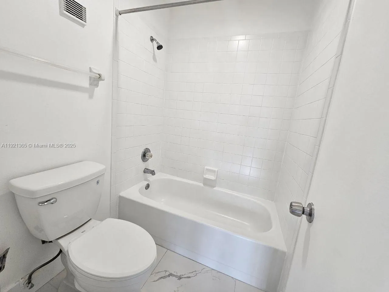 6580 W 27th Ct 58-21, Hialeah, Florida 33016, Hialeah, Florida 33016, 3 Bedrooms Bedrooms, ,2 BathroomsBathrooms,Residential Lease,For Rent,6580 W 27th Ct 58-21, Hialeah, Florida 33016,A11921365