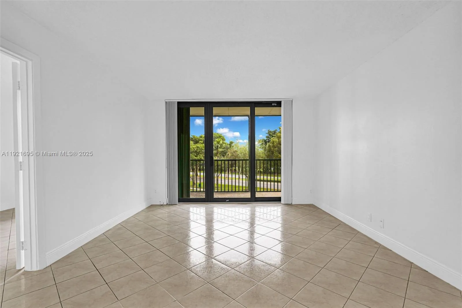 3401 N Country Club Dr 307, Aventura, Florida 3318, Aventura, Florida 33180, 2 Bedrooms Bedrooms, ,2 BathroomsBathrooms,Residential Lease,For Rent,3401 N Country Club Dr 307, Aventura, Florida 3318,A11921695