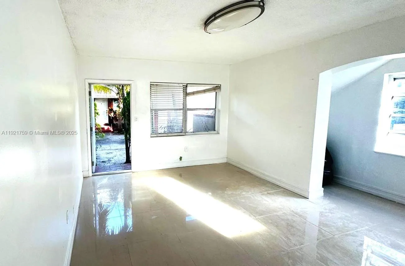 Miami Beach, Florida 33141, 1 Bedroom Bedrooms, ,1 BathroomBathrooms,Residential Lease,For Rent,A11921759 Miami Beach, Florida 33141, 1 Bedroom Bedrooms, ,1 BathroomBathrooms,Residential Lease,For Rent,A11921759