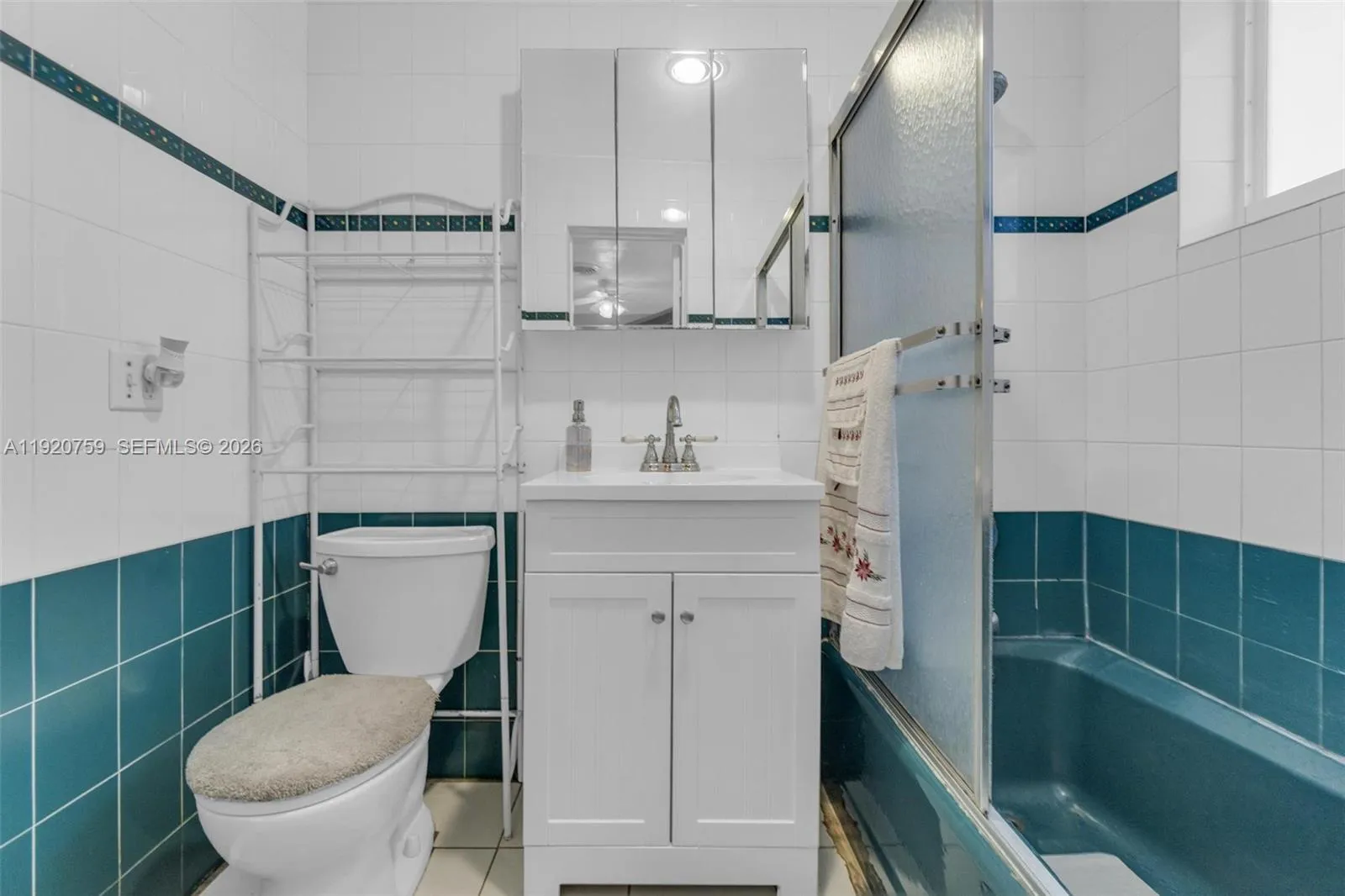371 Ne 42nd Ct, Oakland Park, Florida 33334, Oakland Park, Florida 33334, 2 Bedrooms Bedrooms, ,2 BathroomsBathrooms,Residential,For Sale,371 Ne 42nd Ct, Oakland Park, Florida 33334,A11920759