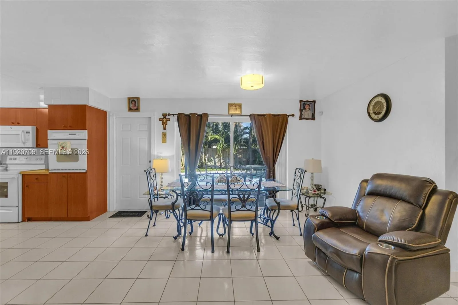 371 Ne 42nd Ct, Oakland Park, Florida 33334, Oakland Park, Florida 33334, 2 Bedrooms Bedrooms, ,2 BathroomsBathrooms,Residential,For Sale,371 Ne 42nd Ct, Oakland Park, Florida 33334,A11920759