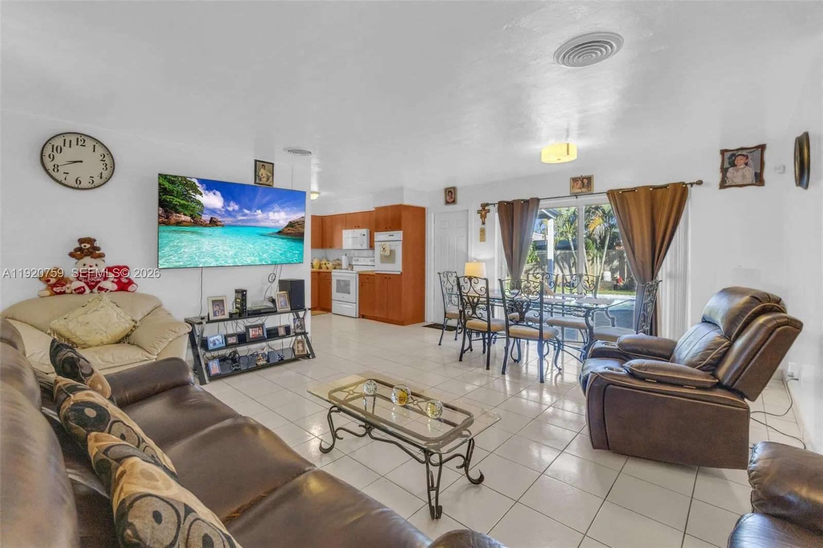 371 Ne 42nd Ct, Oakland Park, Florida 33334, Oakland Park, Florida 33334, 2 Bedrooms Bedrooms, ,2 BathroomsBathrooms,Residential,For Sale,371 Ne 42nd Ct, Oakland Park, Florida 33334,A11920759