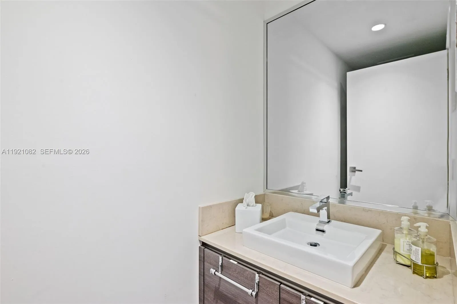 1080 Brickell Ave 2506, Miami, Florida 33131, Miami, Florida 33131, 1 Bedroom Bedrooms, ,1 BathroomBathrooms,Residential Lease,For Rent,1080 Brickell Ave 2506, Miami, Florida 33131,A11921082