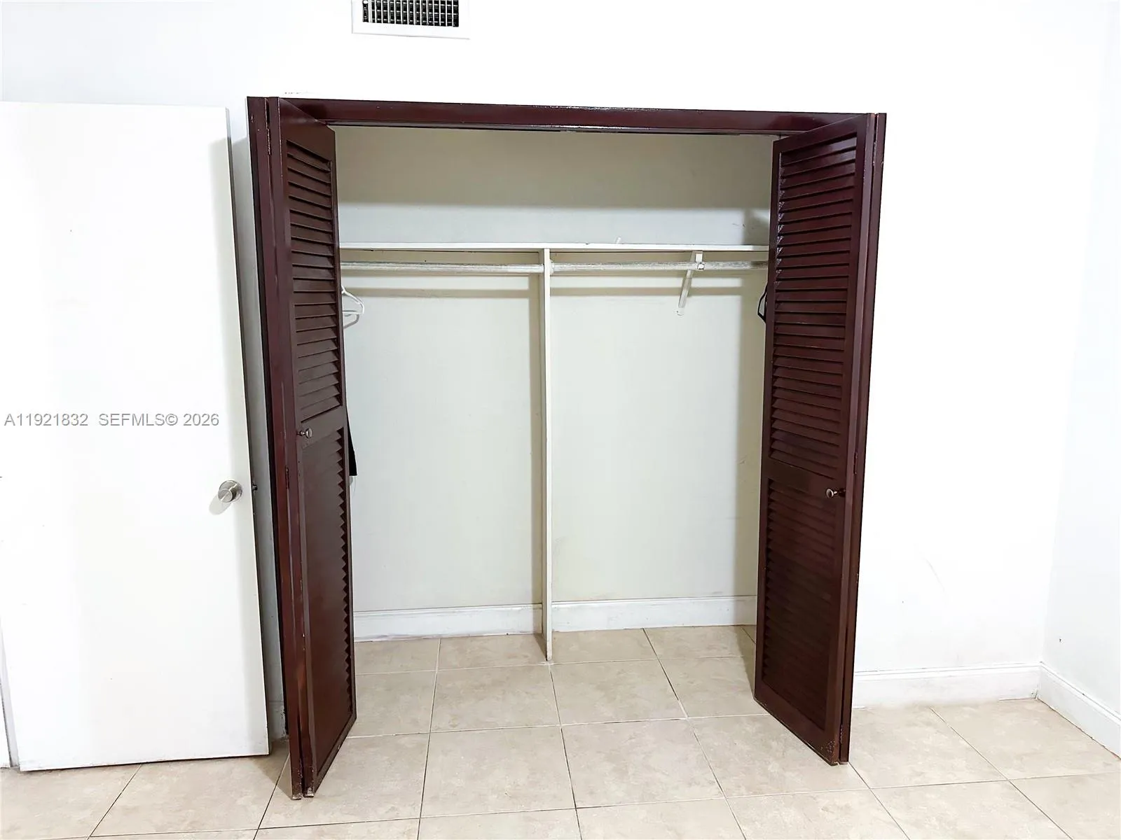 12275 Ne 19th Ave 11, North Miami, Florida 33181, North Miami, Florida 33181, 1 Bedroom Bedrooms, ,1 BathroomBathrooms,Residential Lease,For Rent,12275 Ne 19th Ave 11, North Miami, Florida 33181,A11921832