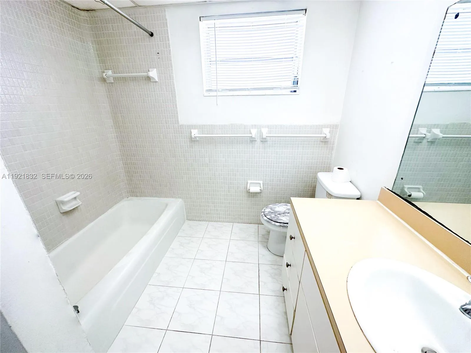 12275 Ne 19th Ave 11, North Miami, Florida 33181, North Miami, Florida 33181, 1 Bedroom Bedrooms, ,1 BathroomBathrooms,Residential Lease,For Rent,12275 Ne 19th Ave 11, North Miami, Florida 33181,A11921832