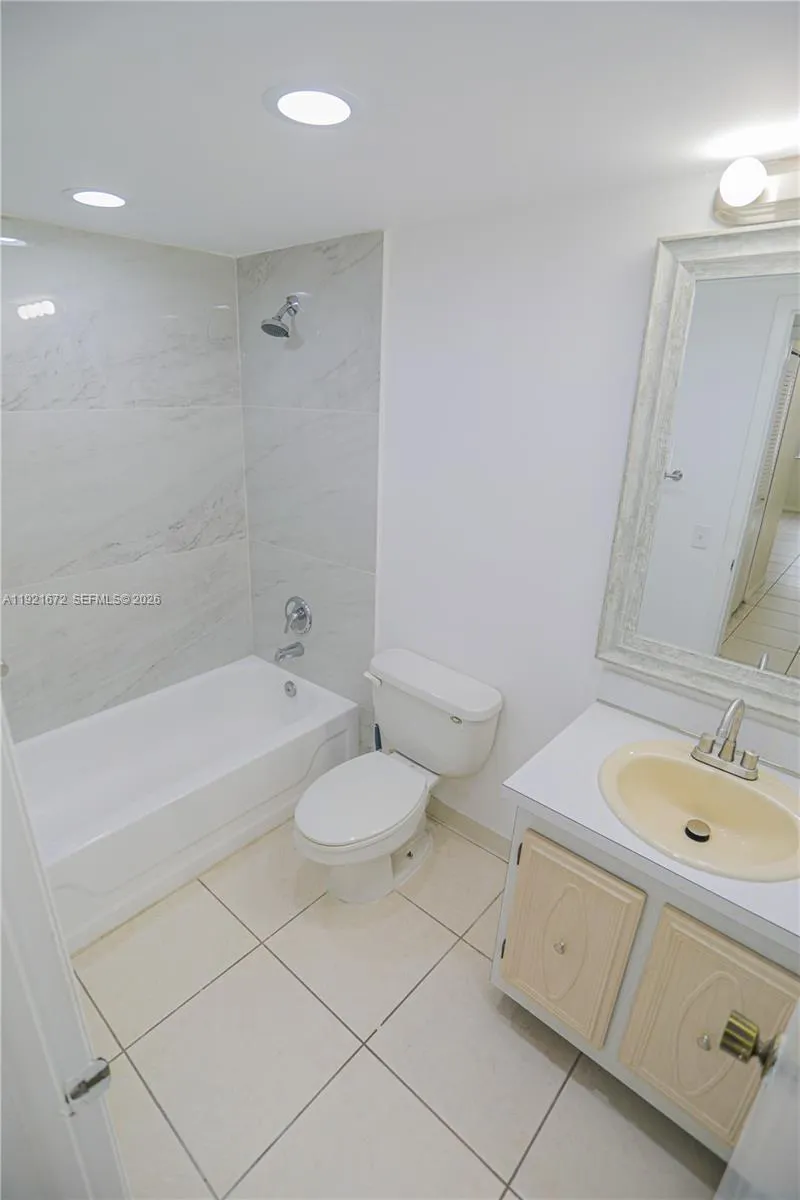 13685 Ne 10th Ave 209, North Miami, Florida 33161, North Miami, Florida 33161, 1 Bedroom Bedrooms, ,1 BathroomBathrooms,Residential,For Sale,13685 Ne 10th Ave 209, North Miami, Florida 33161,A11921672