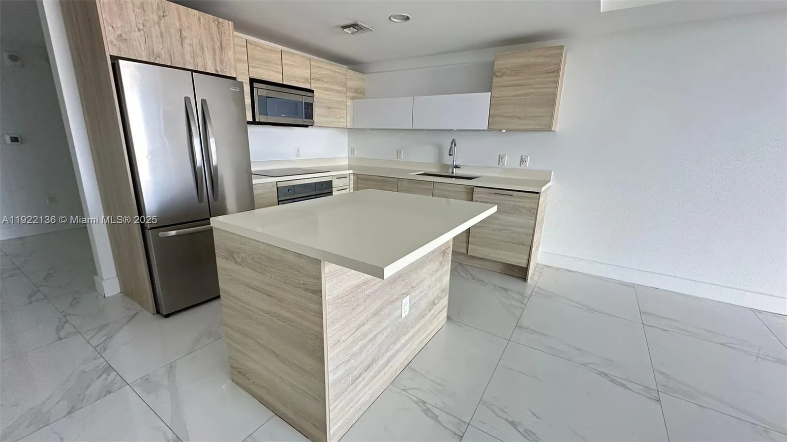 16385 Biscayne Blvd 2418, North Miami Beach, Flori, North Miami Beach, Florida 33160, 2 Bedrooms Bedrooms, ,2 BathroomsBathrooms,Residential Lease,For Rent,16385 Biscayne Blvd 2418, North Miami Beach, Flori,A11922136