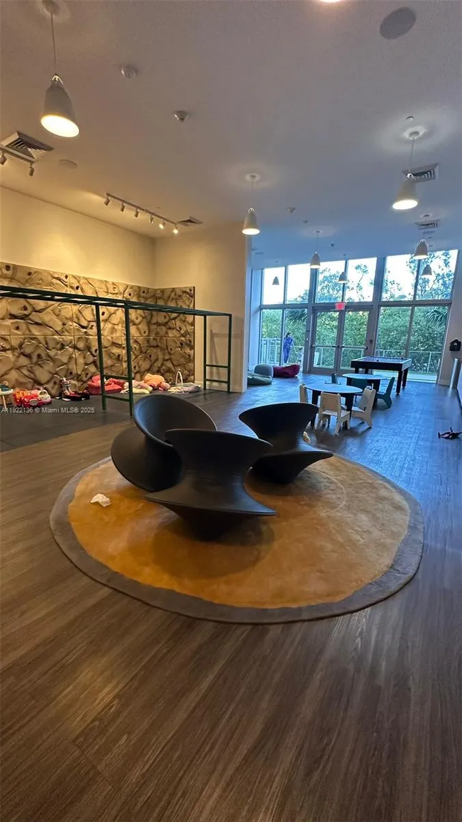 16385 Biscayne Blvd 2418, North Miami Beach, Flori, North Miami Beach, Florida 33160, 2 Bedrooms Bedrooms, ,2 BathroomsBathrooms,Residential Lease,For Rent,16385 Biscayne Blvd 2418, North Miami Beach, Flori,A11922136