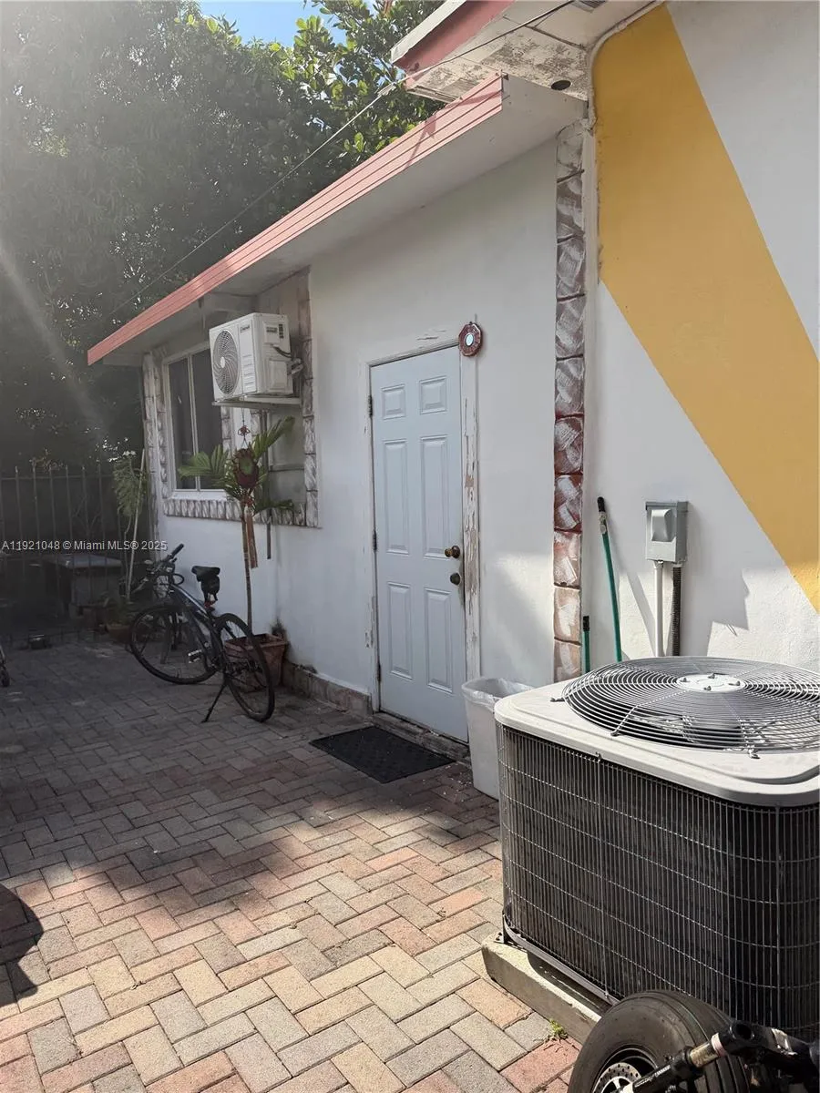 Miami, Florida 33130, Miami, Florida 33130, ,Residential Income,For Sale, Miami, Florida 33130,A11921048