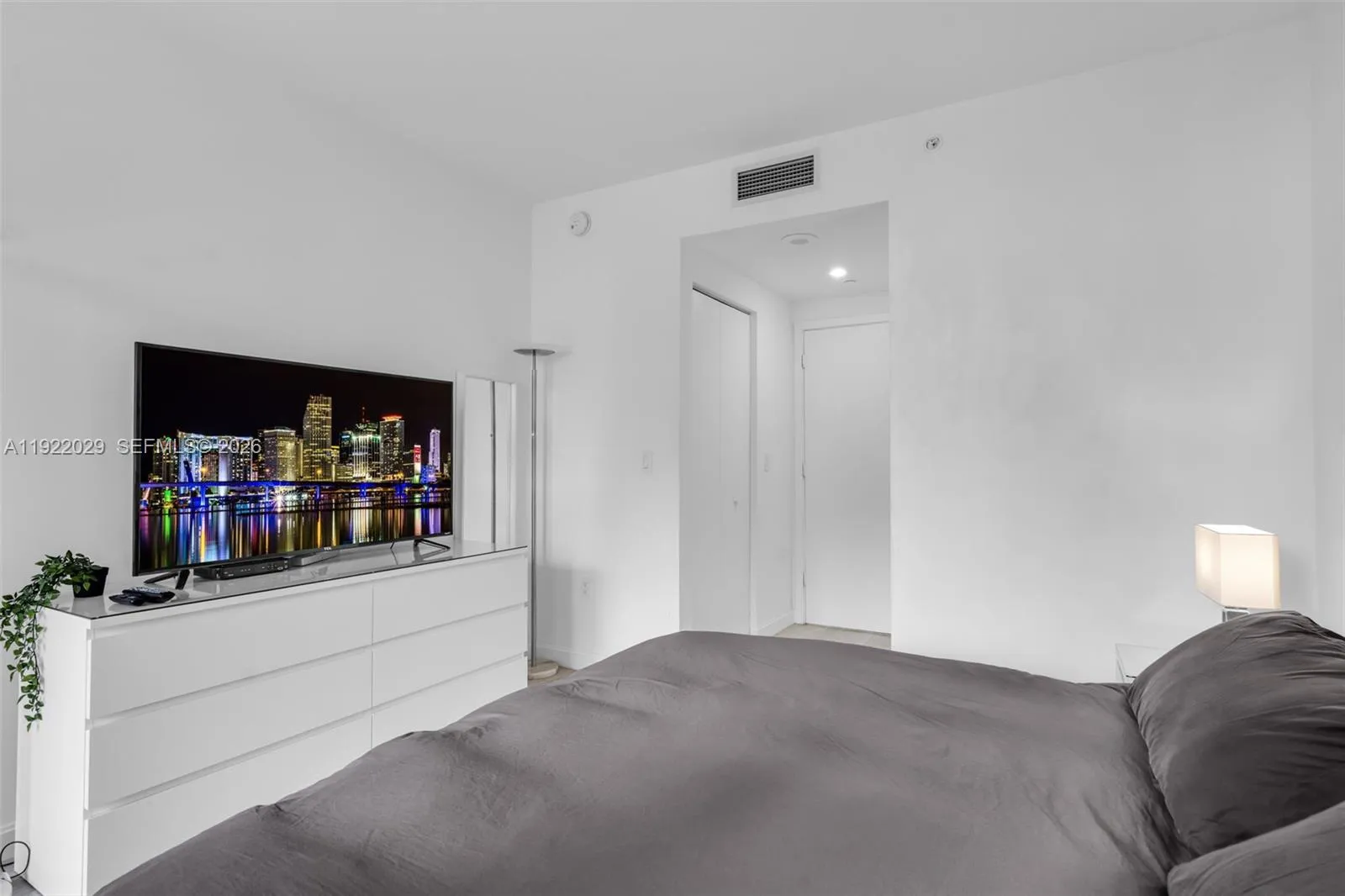 55 Sw 9th St 1705, Miami, Florida 33130, Miami, Florida 33130, 1 Bedroom Bedrooms, ,2 BathroomsBathrooms,Residential,For Sale,55 Sw 9th St 1705, Miami, Florida 33130,A11922029